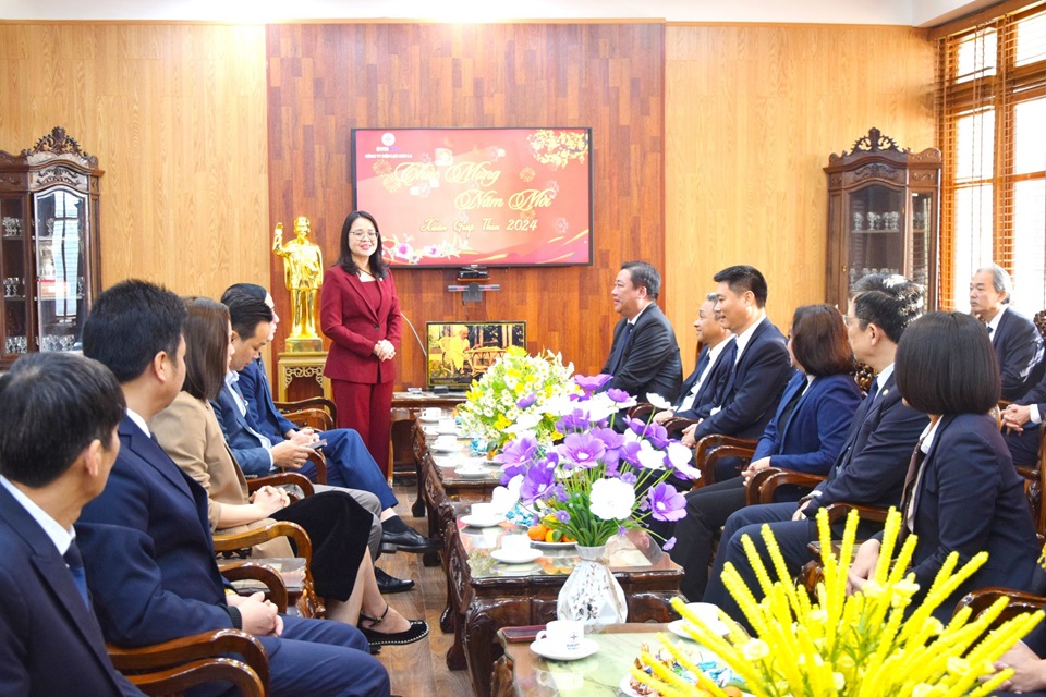 Thường vụ Tỉnh ủy thăm và chúc Tết Công ty Điện lực Sơn La